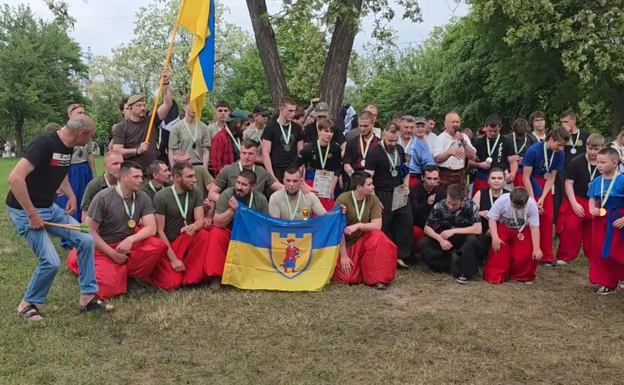 Козацькі ігри. Лава на лаву. Боротьба навхрест. Боротьба на кушаках. Чоловічі розваги на Хортиці